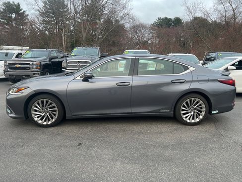 Used 2019 Lexus ES 300h w/ Accessory Package 2 image 2