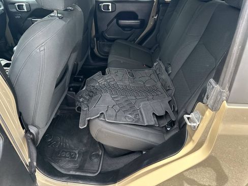 Used 2020 Jeep Gladiator Sport AWD/4WD image 16