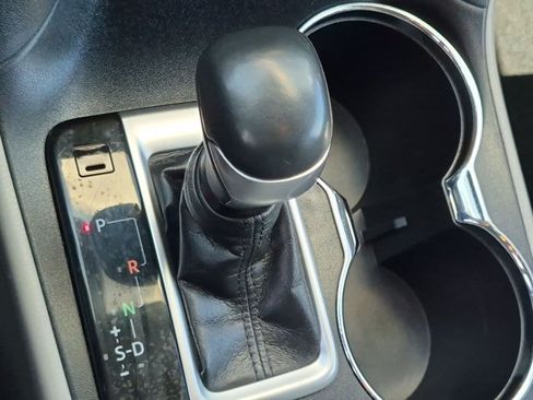 Used 2018 Toyota Highlander XLE FWD image 18