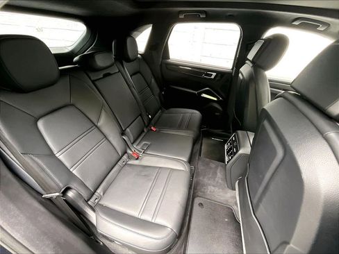 Certified 2023 Porsche Cayenne Turbo AWD/4WD image 21