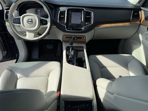 Used 2022 Volvo XC90 T6 Momentum w/ Climate Package image 25