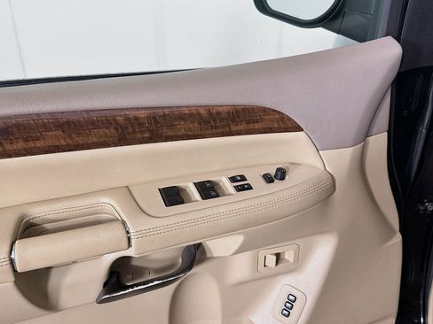 Used 2013 Nissan Armada Platinum RWD image 15