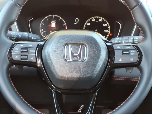 Used 2025 Honda Pilot Sport image 17