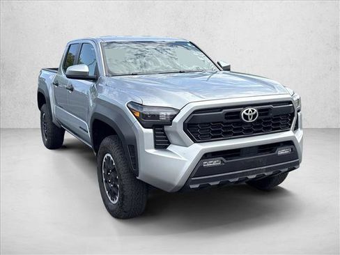 Certified 2025 Toyota Tacoma TRD Off-Road AWD/4WD image 3