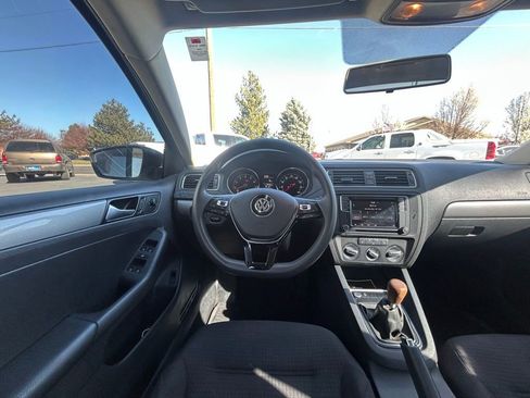 Used 2016 Volkswagen Jetta SE image 15