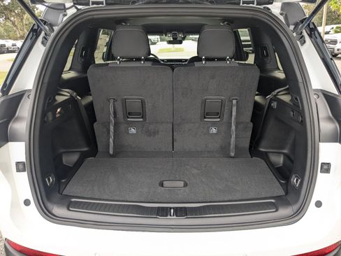 New 2025 Jeep Grand Cherokee L Laredo image 9