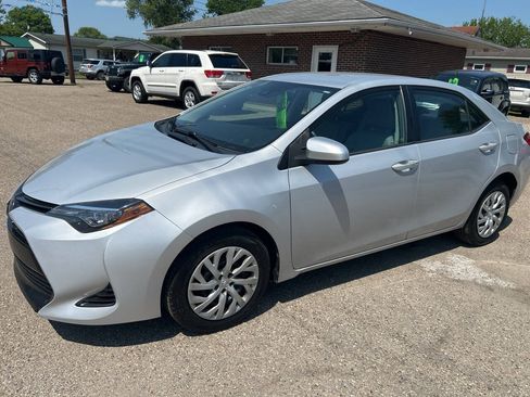 Used 2017 Toyota Corolla LE FWD image 1