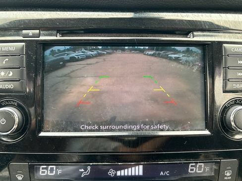Used 2019 Nissan Rogue SV AWD/4WD image 17
