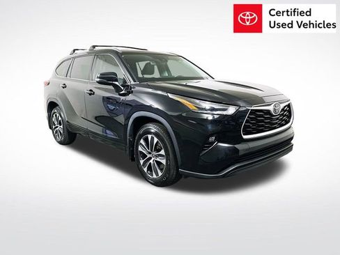 Used 2021 Toyota Highlander XLE FWD image 1