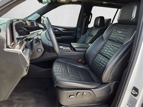 Used 2022 Cadillac Escalade Sport Platinum w/ Heavy-Duty Trailer Package image 17