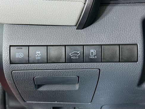 Used 2021 Toyota Camry SE FWD image 16