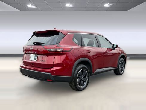 Used 2024 Nissan Rogue SV image 9
