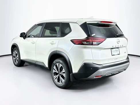 Used 2023 Nissan Rogue SV FWD image 5
