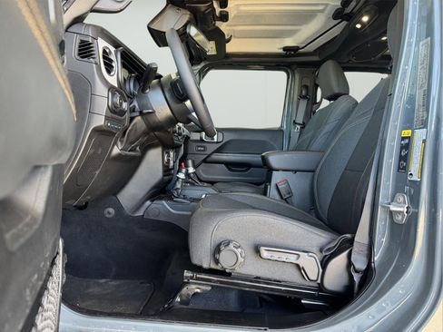 Used 2025 Jeep Wrangler Unlimited Sahara w/ Safety Group AWD/4WD image 11