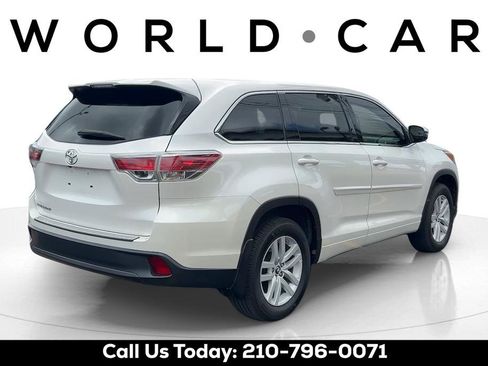 Used 2016 Toyota Highlander LE FWD image 3
