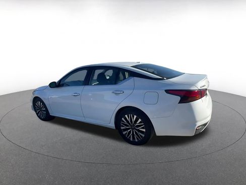 Used 2025 Nissan Altima 2.5 SV image 10