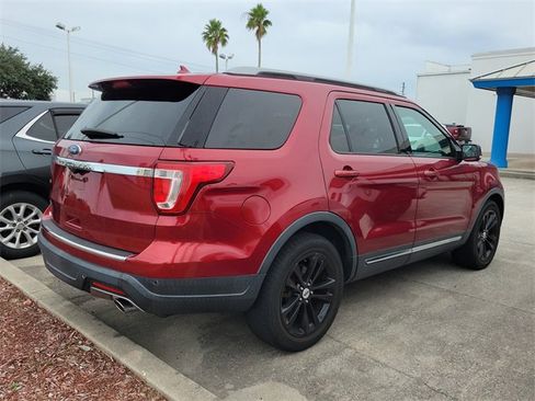 Used 2018 Ford Explorer XLT w/ Equipment Group 202A image 5