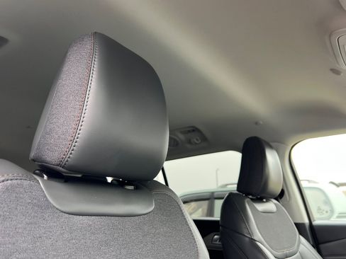 Used 2025 Ford Explorer Active w/ Active Comfort Package image 18