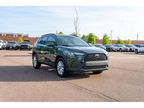 Used 2024 Toyota Corolla Cross LE image 3