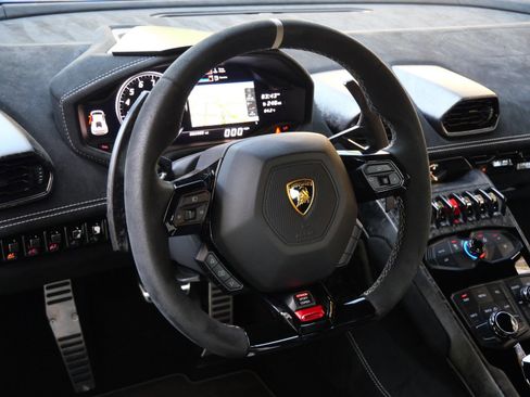 Used 2018 Lamborghini Huracan Performante image 19