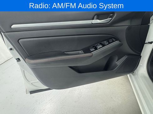 Used 2024 Nissan Altima 2.5 SR FWD image 16