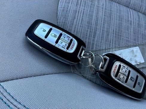 Used 2017 Chrysler Pacifica Touring Plus image 10