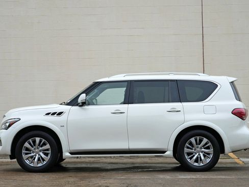Used 2017 INFINITI QX80 4WD w/ Driver Assistance Package image 8