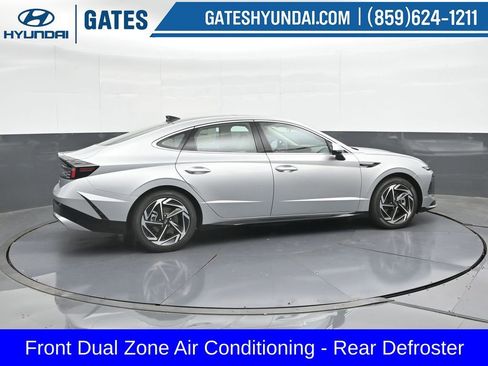 Used 2025 Hyundai Sonata SEL FWD image 3