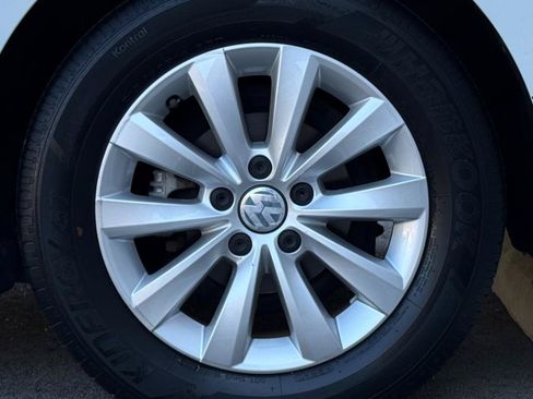 Used 2018 Volkswagen Beetle 2.0T S FWD image 18