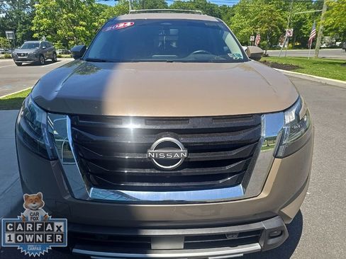 Used 2024 Nissan Pathfinder Platinum AWD/4WD image 7