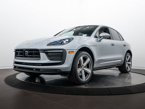 Certified 2024 Porsche Macan AWD/4WD image 1