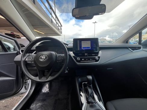 Used 2025 Toyota Corolla LE FWD image 33