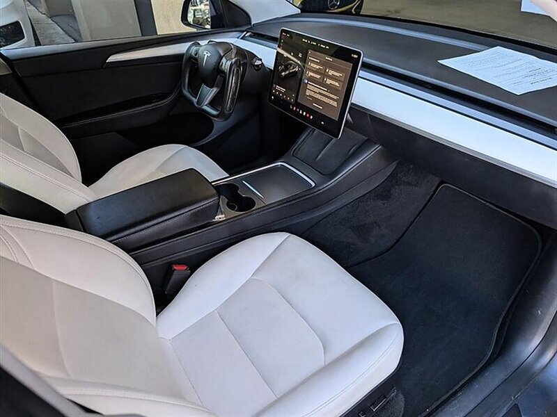 Used 2023 Tesla Model Y Performance AWD/4WD image 4