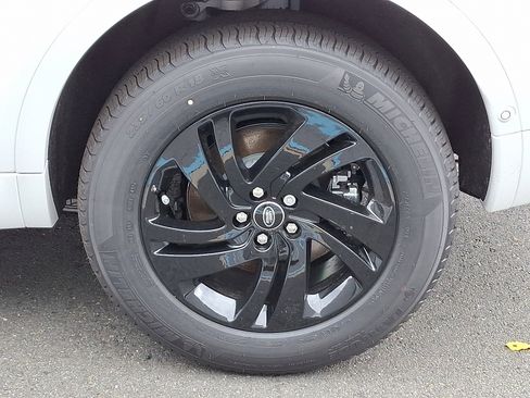 New 2025 Land Rover Discovery Sport S image 6