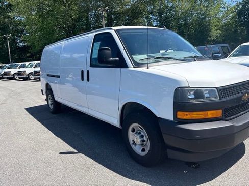 Used 2025 Chevrolet Express 2500 Extended w/ Driver Convenience Package RWD image 4
