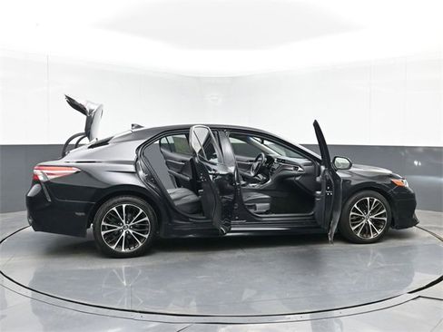 Used 2018 Toyota Camry L image 50