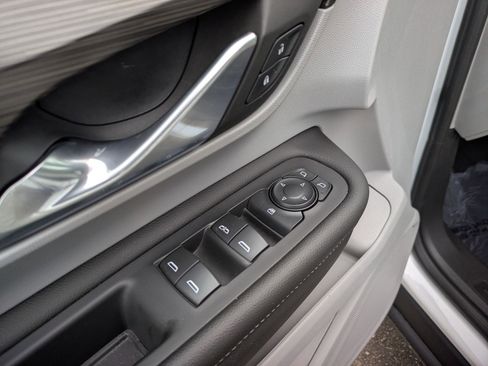 Used 2022 GMC Terrain SLE w/ Driver Convenience Package image 18