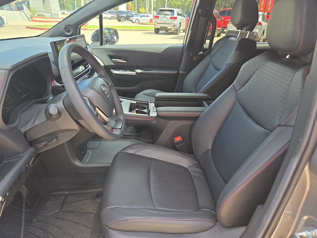 Used 2026 Toyota Sienna XSE FWD image 15