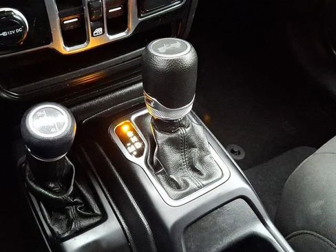 Used 2022 Jeep Wrangler Unlimited Sport image 16