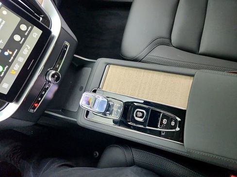 New 2025 Volvo XC90 T8 Plus w/ Protection Package Premier image 22