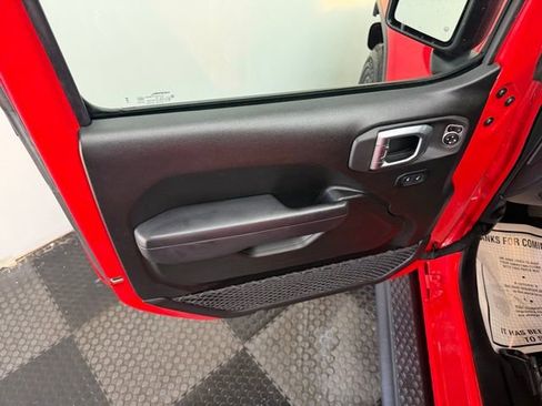 Used 2024 Jeep Gladiator Sport image 25