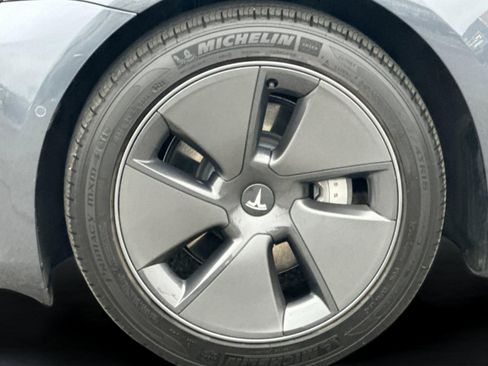 Used 2022 Tesla Model 3 image 23