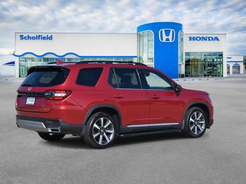 Used 2023 Honda Pilot Elite image 3