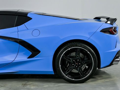 Used 2022 Chevrolet Corvette Stingray Coupe w/ Z51 Performance Package image 9