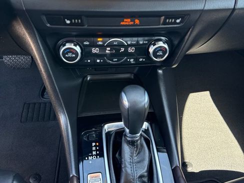 Used 2018 MAZDA MAZDA3 Touring FWD image 13