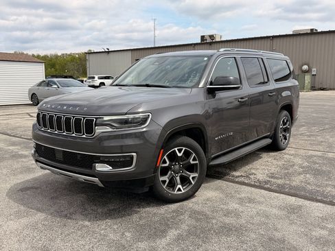 Used 2024 Jeep Wagoneer L Series III w/ Flexible Seating Group AWD/4WD image 1
