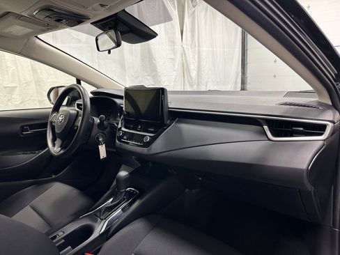 Used 2025 Toyota Corolla LE image 60