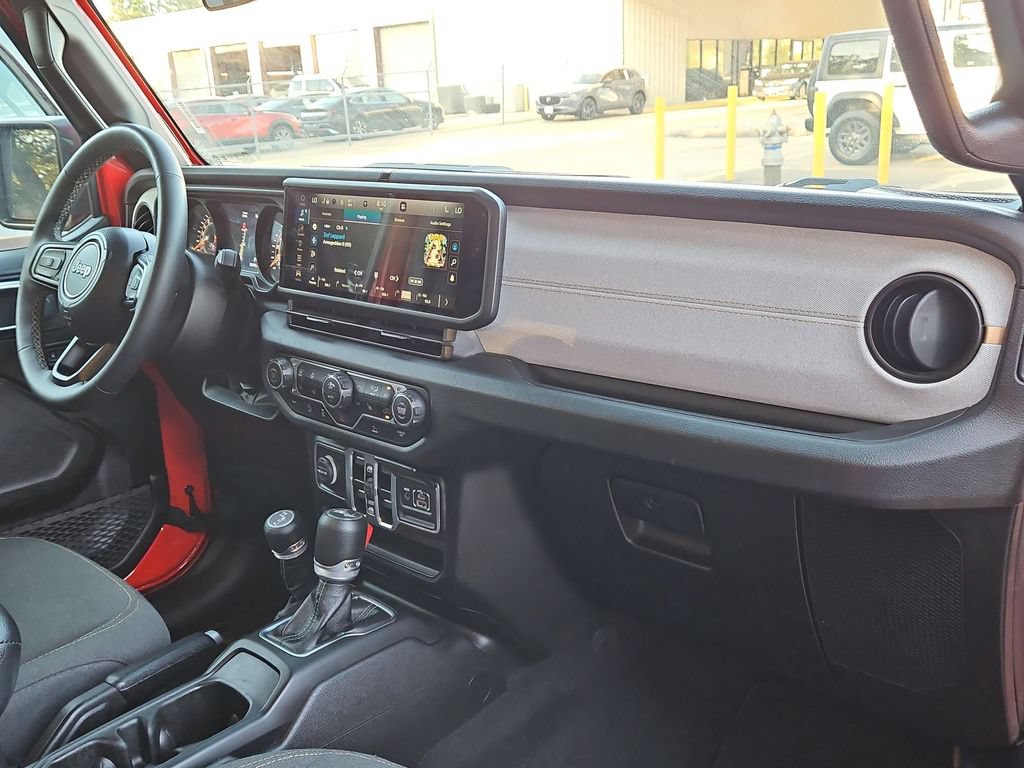 Used 2025 Jeep Wrangler Unlimited Sport AWD/4WD image 32