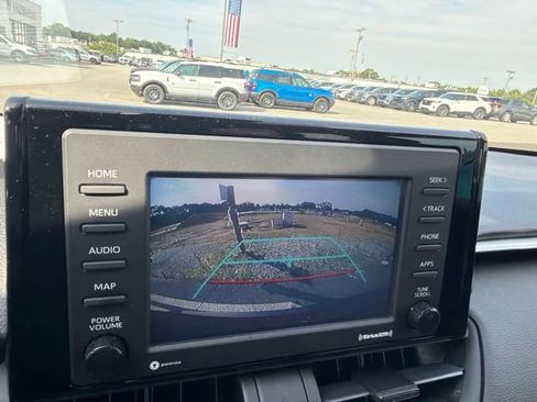 Used 2021 Toyota RAV4 LE FWD image 14