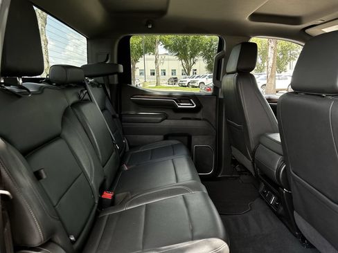 Used 2025 GMC Sierra 1500 SLT AWD/4WD image 30